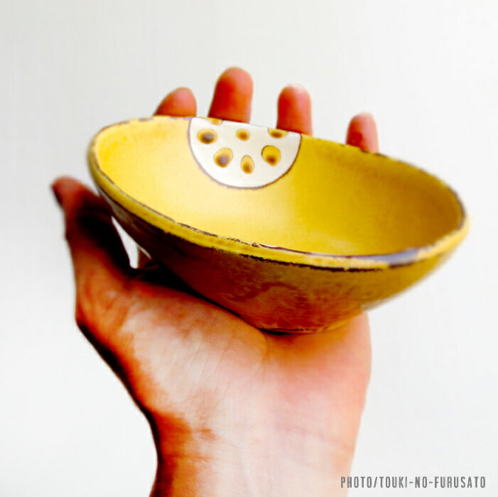 れんこん黒 三角小鉢 幅12.2cm 和食器 おしゃれ 楕円小鉢 ボウル ブラック モノトーン 白黒 蓮根 レンコン 野菜 磁器 良質 国産 現代風 和皿 料亭 業務用 卸値  陶器のふる里  stockヤ