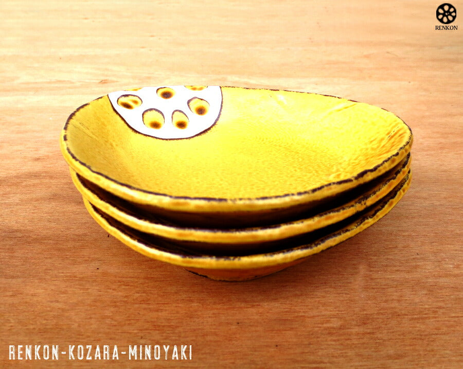 美濃焼 れんこん黄 三角小皿 幅12.5cm 和食器 トライアングル小皿 おにぎり型 からし色 黄色 蓮根 レンコン 野菜 磁器 良質 国産 次世代 現代風 取り皿 和皿  陶器のふる里  stockヤ