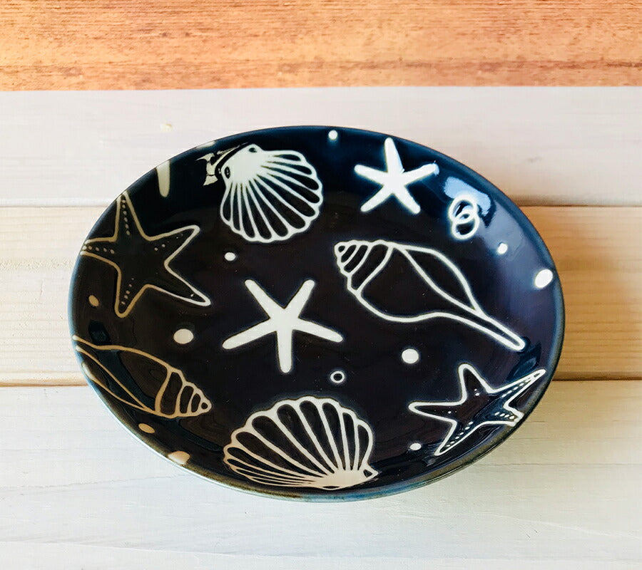 MERMAIDマルチプレート ネイビー 直径16.2cm ブルー 青色 紺色 丸皿 取り皿  ケーキ皿 海 マリン ハワイアン シェル スター  マーメイド おしゃれ  西海岸風 リゾート インテリア 雑貨 国産 磁器 電子レンジOK 食洗機OK   陶器のふる里  trysケ