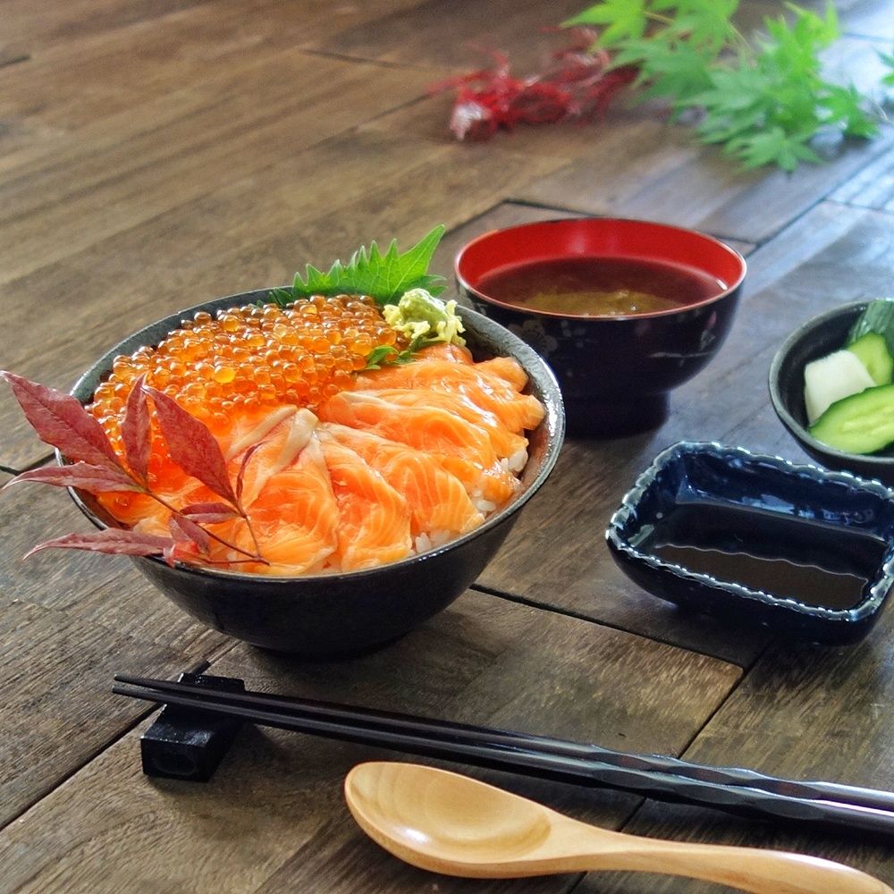【3人シェア買いでお得】脂の乗った三陸産お刺身銀鮭とイクラの親子丼セット たっぷり3～5人前 サーモンと鱒子いくらのはらこ飯 ギフト お中元 父の日 母の日 送料無料
