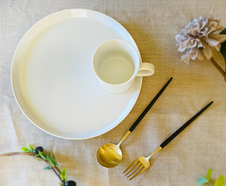 【お二人分食器セット】プラットホワイト25cmプレート＆カップ限定ペアセット （２セット）丸皿 コーヒーカップ モーニングプレート ブランチセット ランチプレート トレイ 美濃焼 夫婦 2組 白い食器 お皿 洋食器 マグカップ おしゃれ おうちカフェ 陶器のふる里  stockヤ