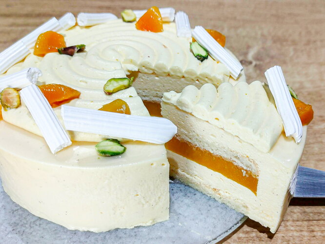 直径9cm ホールケーキ 3号 バニラ香る マスカルポーネとマンゴーのレアチーズケーキ