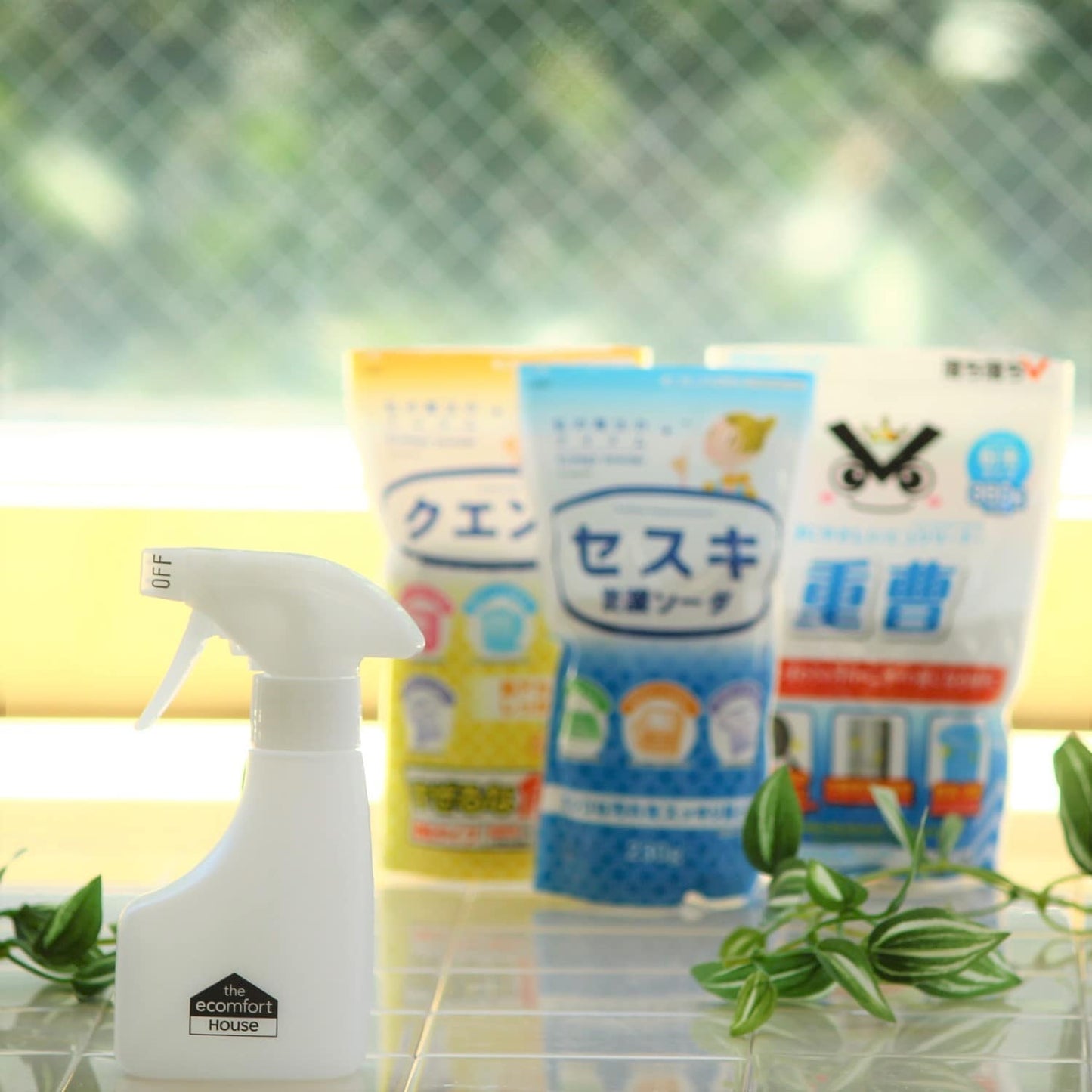 ecomfortHouse スプレーボトル 180ml エコンフォートハウス デザインボトル 微細ミスト 液だれしない 小さくて使いやすい アルコールOK