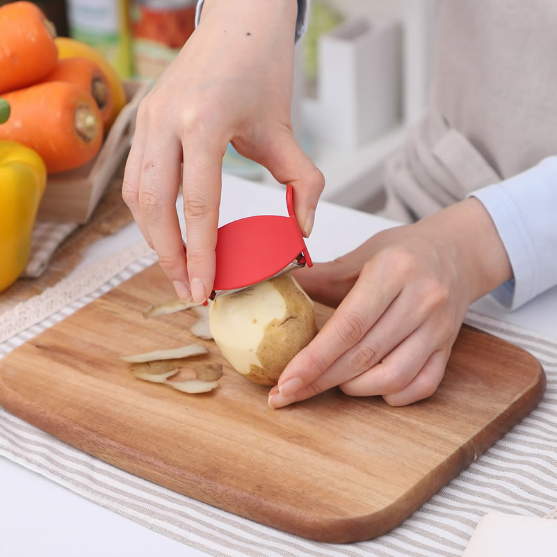 PeelAppeal ベジタブルユニークピーラー(レッド) 【スイスピーラー 皮むき器】