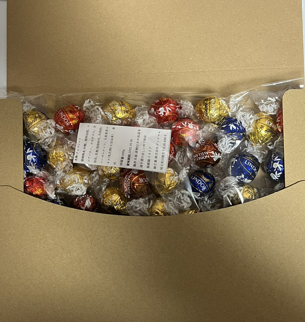コピー　＊ゴールド＊《即納品》ビニール袋入り！メール便専用箱発送＊送料無料＊【 4種類アソート 約48個前後600g】リンツドール トリュフチョコレート   訳あり【ミルク・ホワイト・ヘゼルナッツ・ダーク】 LINDT LINDOR TRUFFLES コストコ通販 600グラム 訳あり