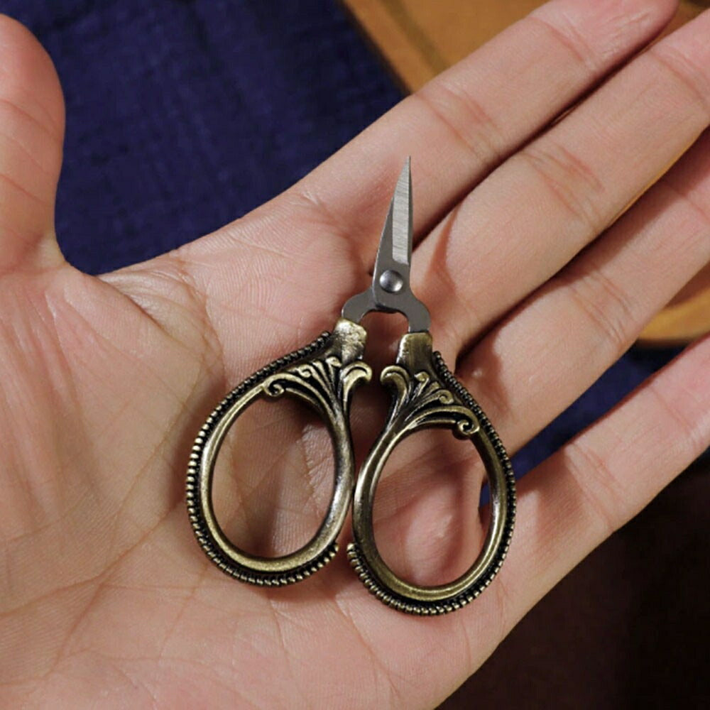 ハサミ アンティーク 6cm ミニ 手芸 裁縫道具 ヴィンテージ感 道具 ヴィンテージ風 ロココ調 ソーイング ビジュアル アート 美術 レトロ 中世ヨーロッパ ヴィクトリア宮殿 ビクトリア ロンドン フランス パリ ノスタルジー