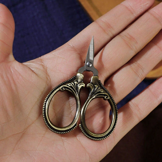ハサミ アンティーク 6cm ミニ 手芸 裁縫道具 ヴィンテージ感 道具 ヴィンテージ風 ロココ調 ソーイング ビジュアル アート 美術 レトロ 中世ヨーロッパ ヴィクトリア宮殿 ビクトリア ロンドン フランス パリ ノスタルジー
