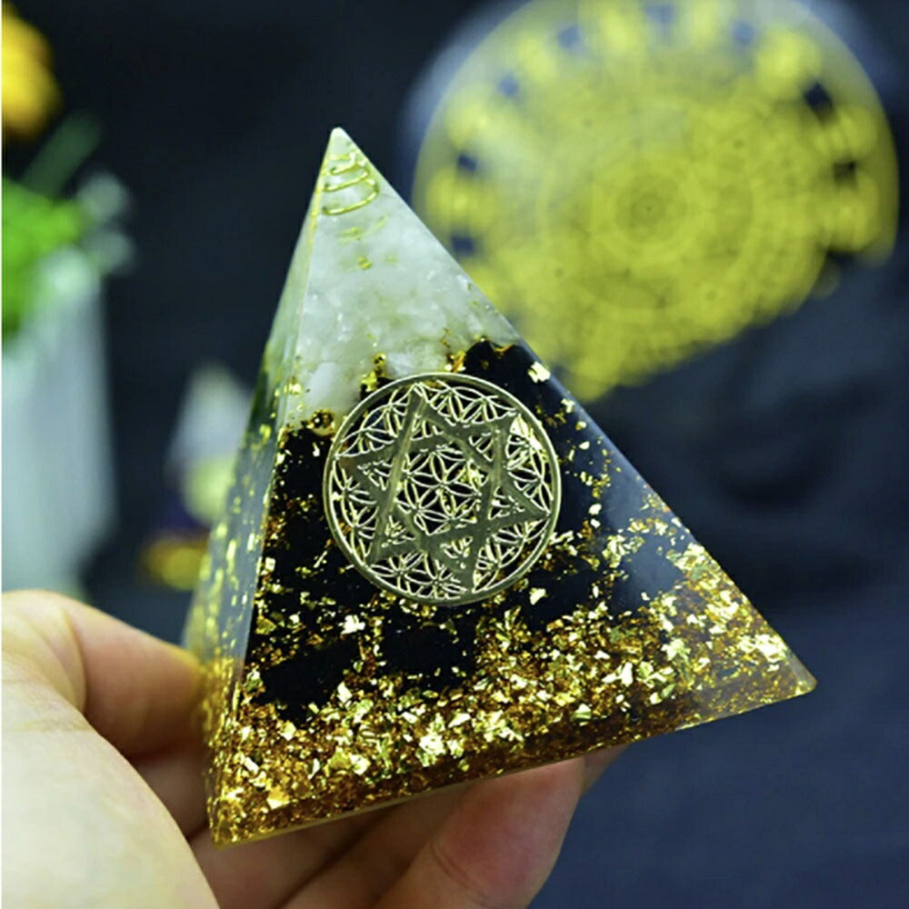 置物 オルゴナイト 六芒星 金箔 ストーン チャクラ 幸運 パワー 石 コイル 有機物 無機物 ピラミッド 三角 三角形 樹脂 パワ−ストーン 浄化 パワースポット マイナスイオン スピリチュアル 健康 開運 安らぎ インテリアグッズ