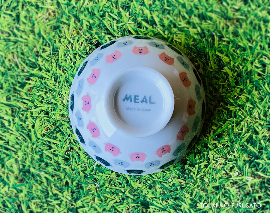 MEAL(ミール)キッズネコ　VPご飯茶碗  猫 キャット 白磁 電子レンジOK 食洗機OK 子供用 キッズ用 食器 子供サイズ かわいい アニマル 動物 キャラクター　ごはんちゃわん ライスボウル 飯碗 ご飯ちゃわん 美濃焼 国産 安心 日本製  陶器のふる里  trys亜