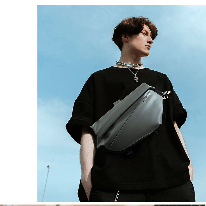 【ブラック・ボディバッグ】 ボディバッグ メンズ ブランド 通販 NIID ニード X URBANATURE R1 横型 カジュアル かっこいい ショルダーバッグ スリングバッグ 斜めがけ 大容量 多機能 収納力 撥水 はっ水