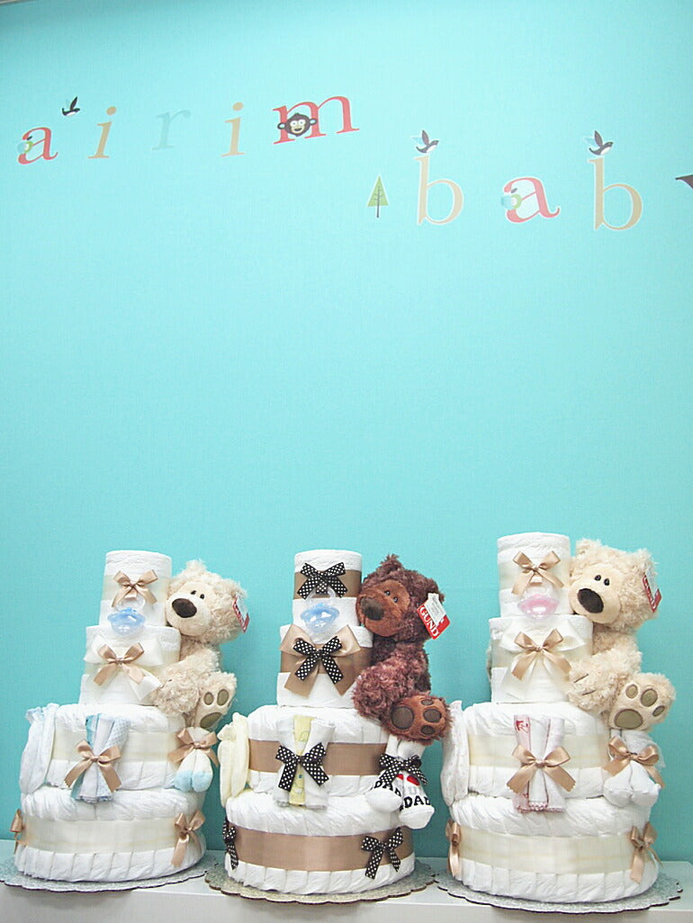 大きな可愛いテディベアーのぬいぐるみ付豪華４段おむつケーキ【Ｓサイズ/ホワイトテディ・おしゃぶりピンク】/出産祝い/シンプル/おしゃれ/エレガント