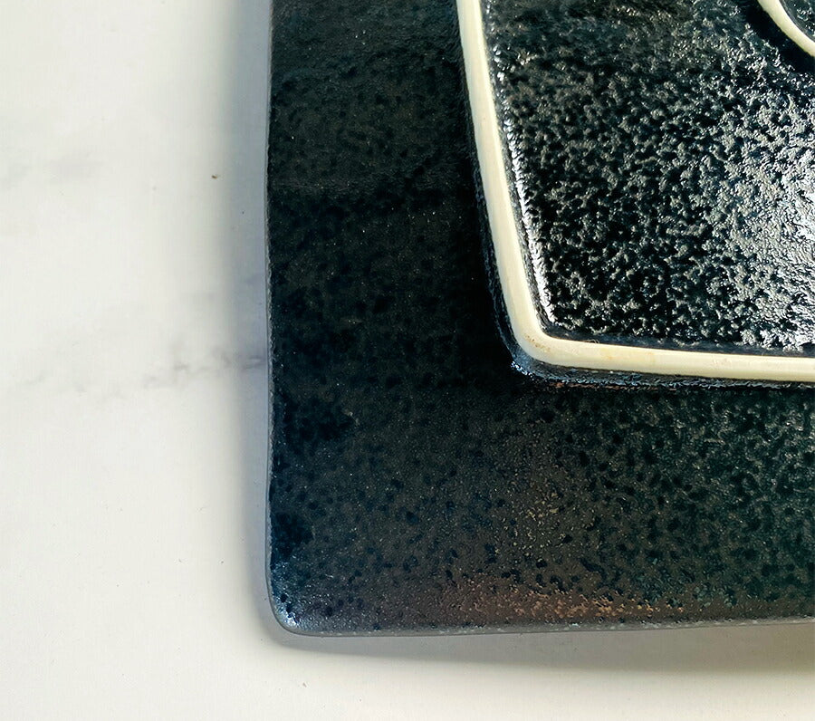 ペトラブラック細長レクタンプレート24cm BK 幅24.4cm さんま皿 PTプレート 黒耀 スレート調 スレート風 黒い食器 角皿 四角皿 焼き物皿 串皿 長角皿 電子レンジOK オーブンOK 食洗機OK 美濃焼 日本製 陶磁器 大口注文OK   陶器のふる里  trysネ
