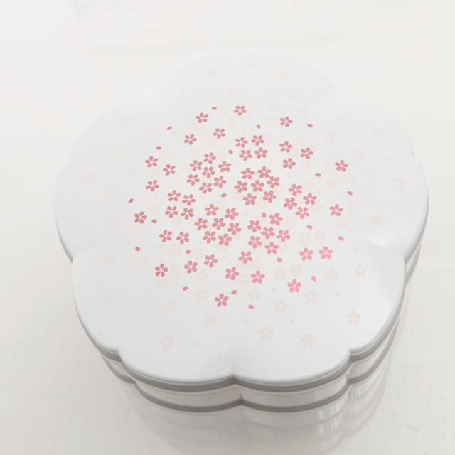 【white・桜重箱】 重箱  初桜 hatsuzakura  桜 2段 お弁当箱 おしゃれ 通販 仕切り かわいい お重 行楽 弁当箱 ランチボックス ピクニック 運動会 花見 レジャー お 2段重  15057 1084 630596
