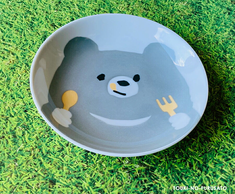 クマとごはん　UK60丸皿 直径20cm  丸皿  くま クマ 熊 白磁 電子レンジOK 食洗機OK 子供用 キッズ用 食器 お子様用食器 かわいい アニマル 動物 キャラクター 美濃焼 国産 安心 日本製 うすかる 軽い 御祝い ギフト キッズ 陶器のふる里 trys亜
