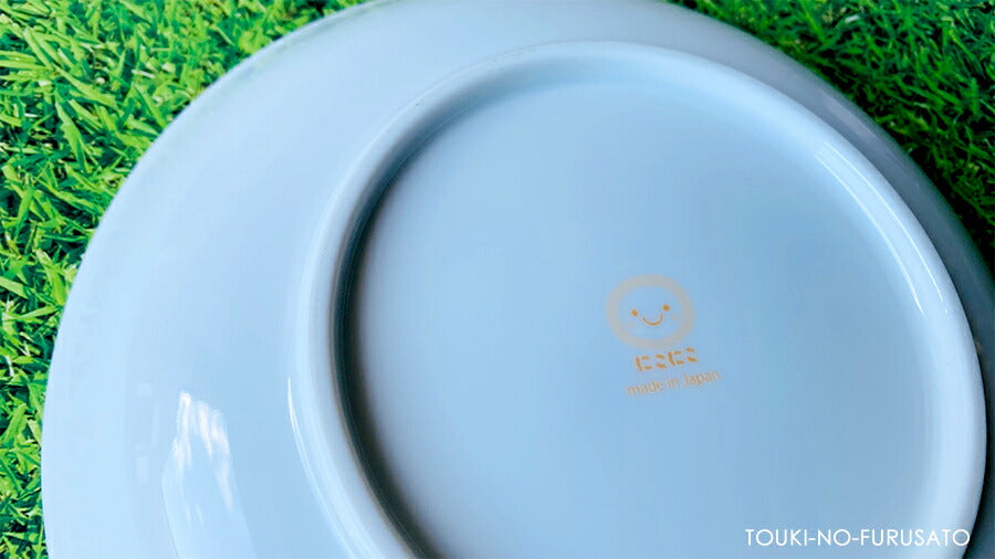 クマとごはん　UK60丸皿 直径20cm  丸皿  くま クマ 熊 白磁 電子レンジOK 食洗機OK 子供用 キッズ用 食器 お子様用食器 かわいい アニマル 動物 キャラクター 美濃焼 国産 安心 日本製 うすかる 軽い 御祝い ギフト キッズ 陶器のふる里 trys亜