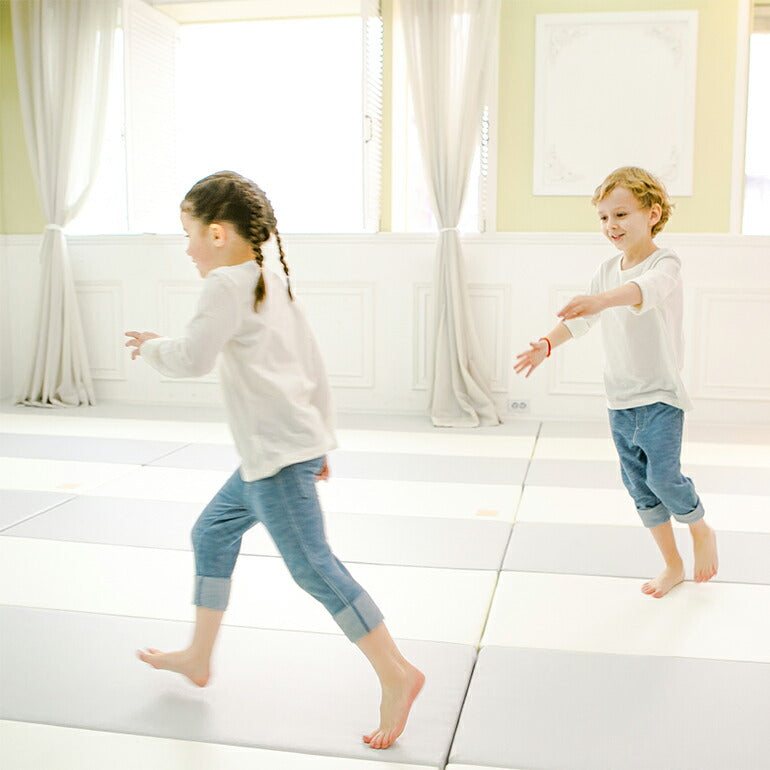 カラズマットthesun 120×200cm グレー プレイマット 赤ちゃん ベビー  120 200 4cm 防炎 フロアマット 4段 折りたたみ 防水 出産祝い 収納 防音 ベビーマット ベビーサークル 洗える お昼寝マット caraz カラズ thesun 床暖房対応 リバーシブル 【保証付き】